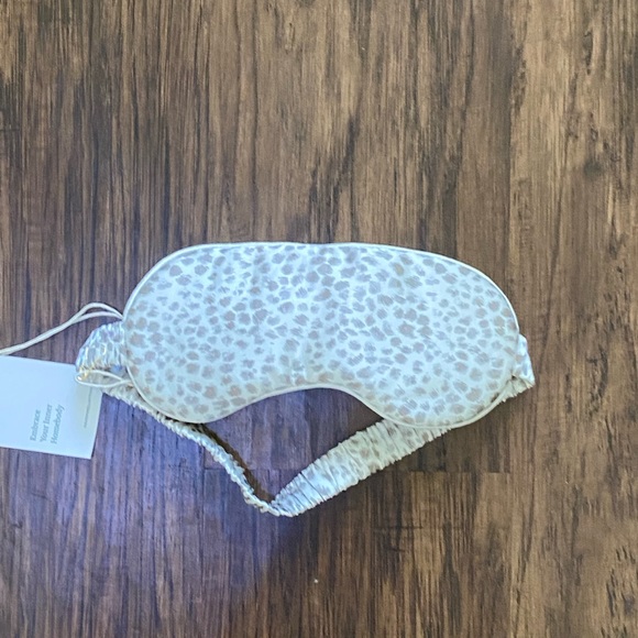 Talbots washable silk animal print eye mask - Picture 9 of 11